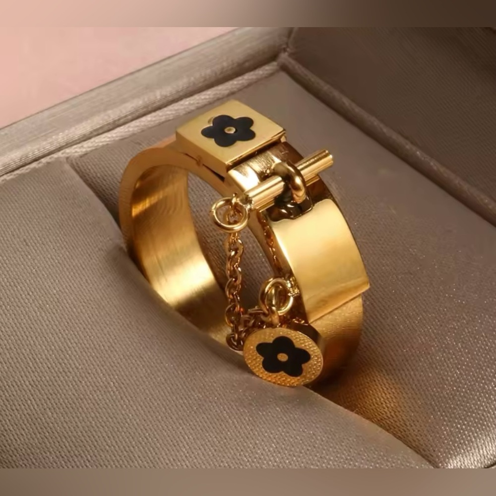 Gold Plating Stainless Steel Ring Lucky Flower Charm Rings Size 9